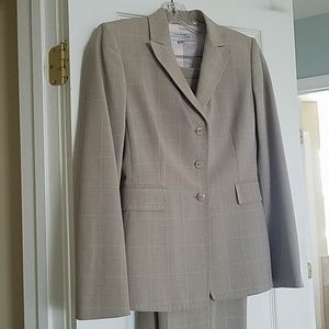 Tahari Wonen's suit